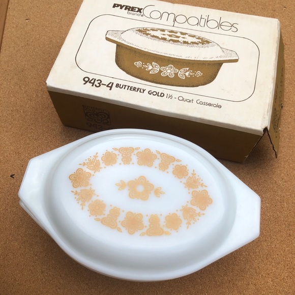 Vintage Pyrex Compatibles Butterfly Gold 1 1/ Quart Casserole Dish 943-4 box